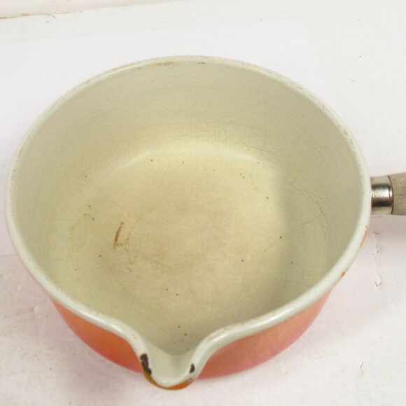 Vintage LE CREUSET Wood-Handle Sauce Pot #18 Orange with Poor Spout France - Picture 7 of 10